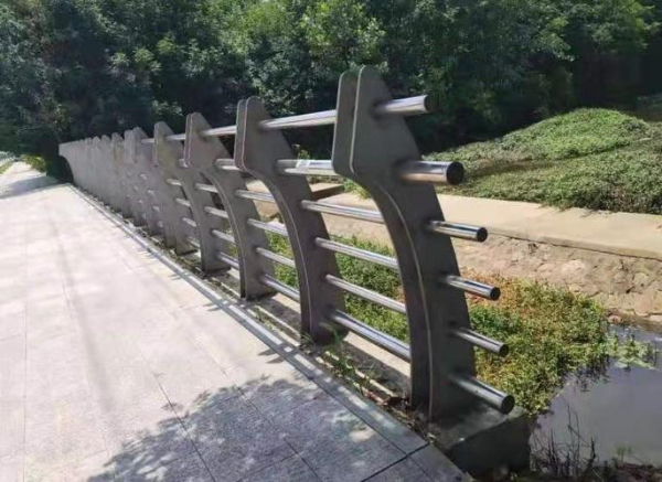 不銹鋼防撞護(hù)欄的執(zhí)行標(biāo)準(zhǔn)